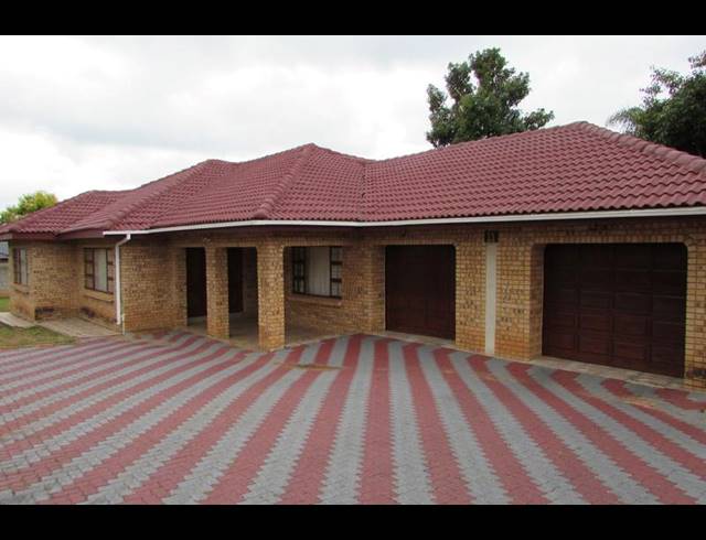 4 BEDROOM HOUSE FOR SALE IN WHITE RIVER EXT 49